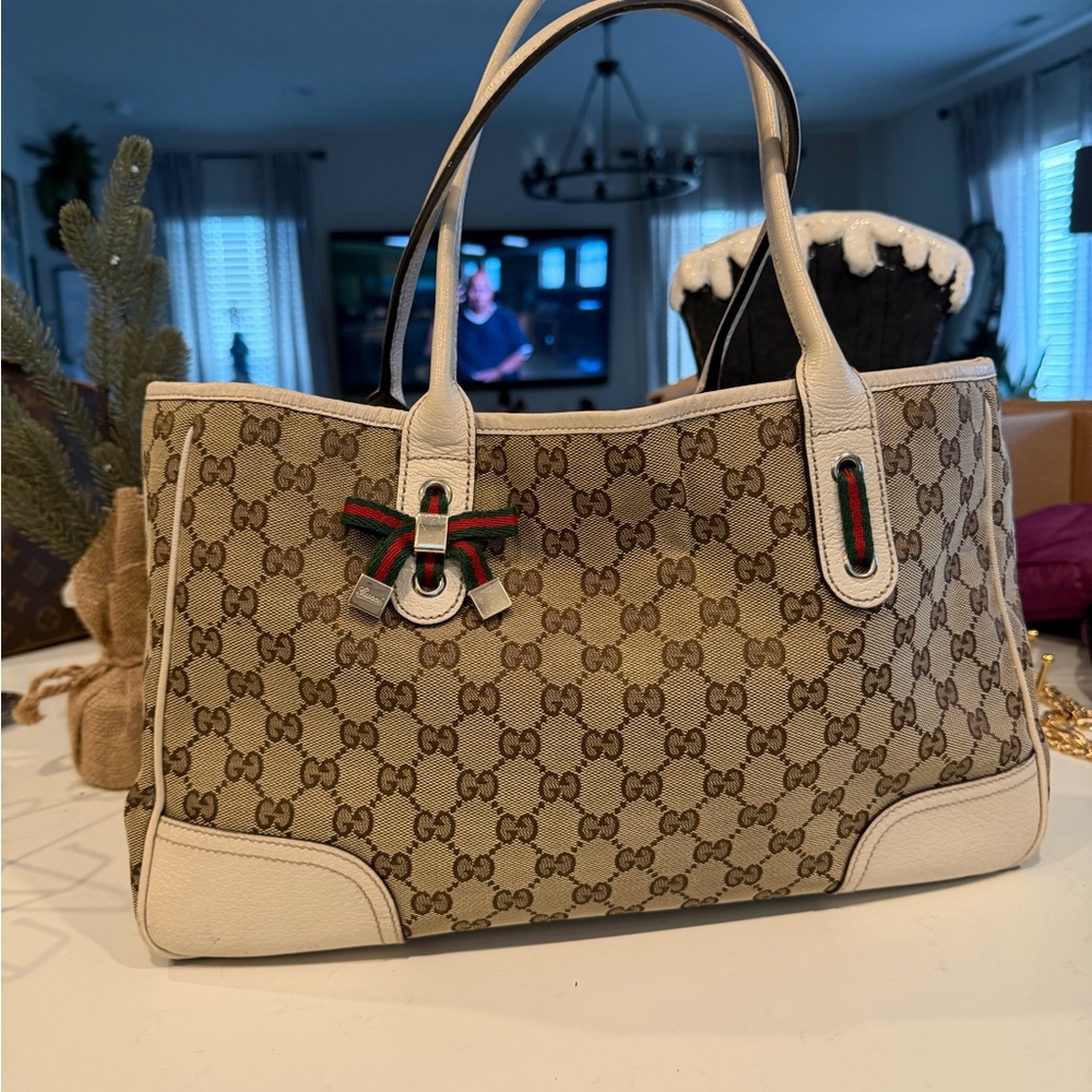 Gucci Beige and White Shoulder Bag